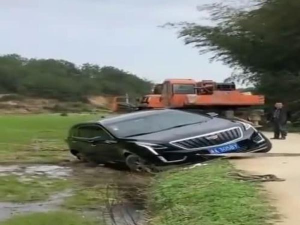 桓仁吊车出租电话_雨吊车出租类型知多少
